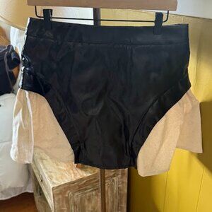 Commense NWT Pleated Preppy Minimalist Pleated Black and Cream Mini Skirt